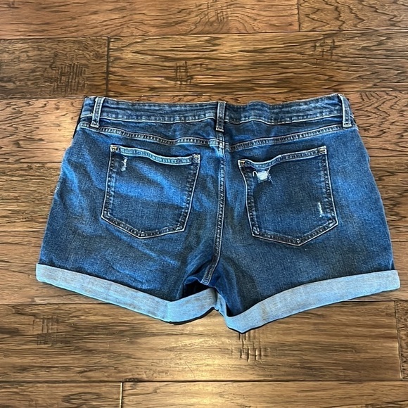 GAP Maternity Cuffed Shorts Size 33 / 16 R - Picture 2 of 16